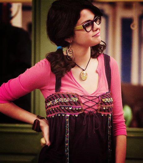 392035_276326849089658_119049044817440_680691_728179716_n - Selena Gomez 3