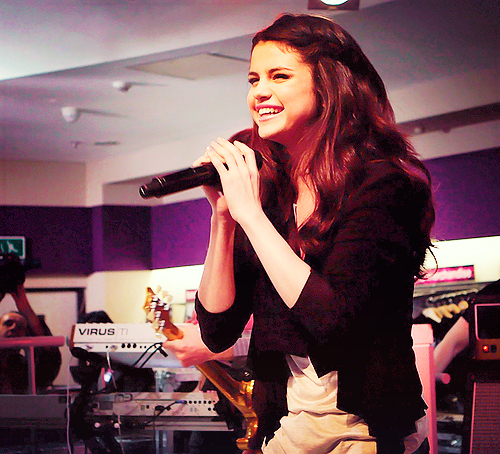 48607216_LXKRKHCMT - Selena Gomez 3