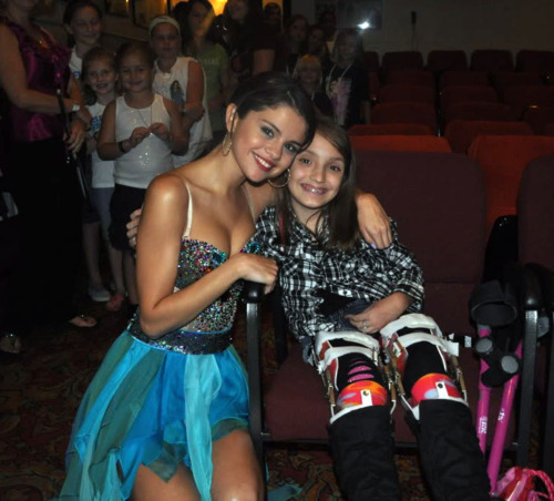 48607734_XLNRXSUGI - Selena Gomez 3