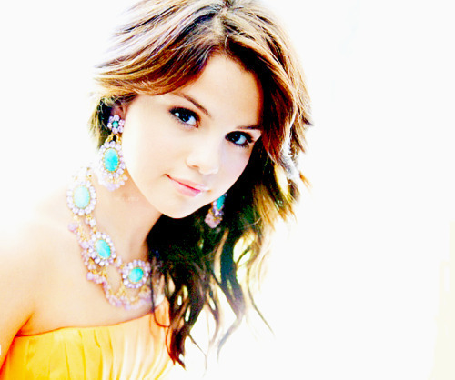 48610326_KVXBQKNOJ - Selena Gomez 3