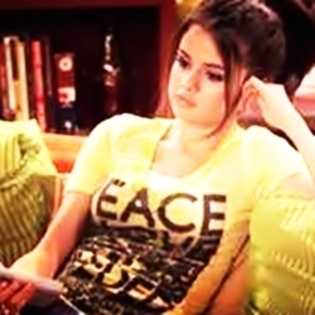 48614824_EBNHWVYJJ - Selena Gomez 3