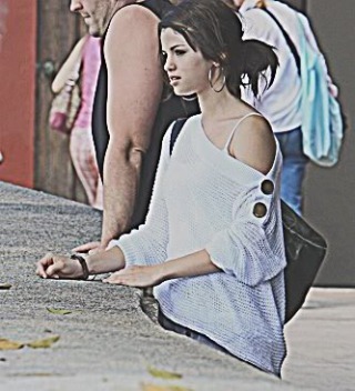 48870239_HOBRIQLKZ - Selena Gomez 3