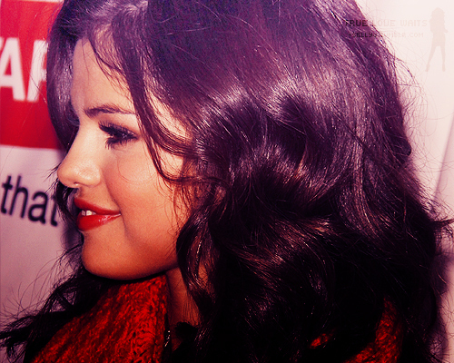 48976456_QITTHKCZY - Selena Gomez 3