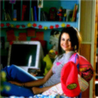 51634670_UGJGRFM2 - Selena Gomez 3