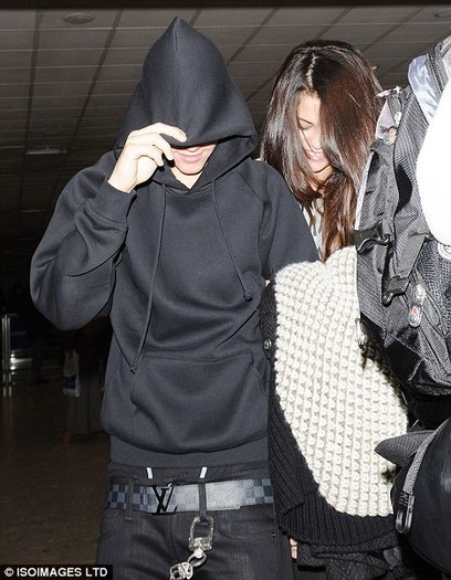 51754596_ZJPJXQE2 - Selena Gomez 3