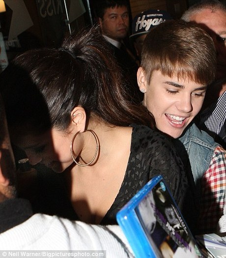 51754599_PWTILHF2 - Selena Gomez 3