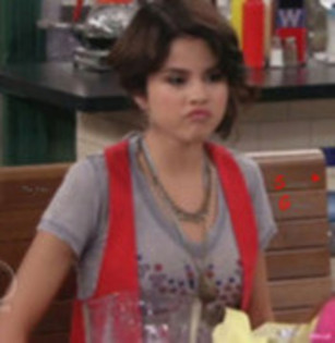 51768152_UDVKDUX2 - Selena Gomez 3