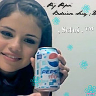51768158_EQEUATW2 - Selena Gomez 3