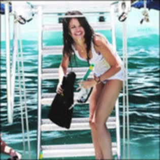51768286_FFQFWBG2 - Selena Gomez 3