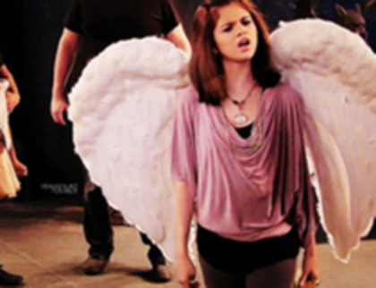 51768289_DMDKTXN2 - Selena Gomez 3