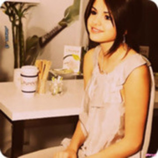 51768290_EOFKTWP2 - Selena Gomez 3