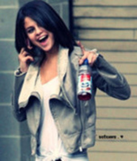 51768349_EKMMGJX2 - Selena Gomez 3