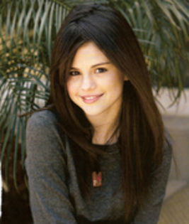 51901569_EIPZYGH2 - Selena Gomez 3