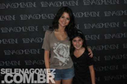 52134682_WABRNJF2 - Selena Gomez 3
