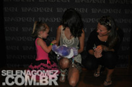 52134694_OWRXRVN2 - Selena Gomez 3