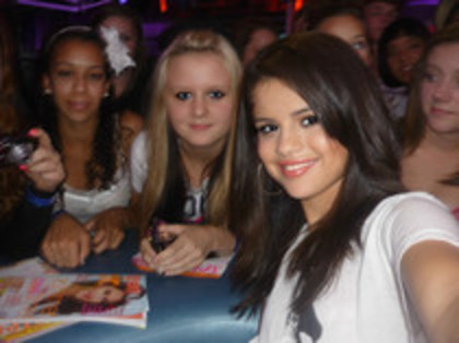 52134695_TQYPCPU2 - Selena Gomez 3