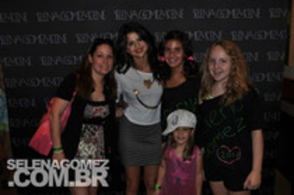 52134698_CONRKFO2 - Selena Gomez 3