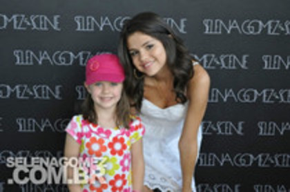 52134709_ZYISPOT2 - Selena Gomez 3