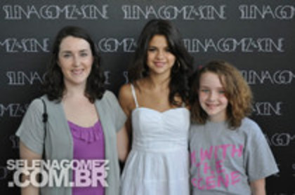 52134713_SMUFKJU2 - Selena Gomez 3