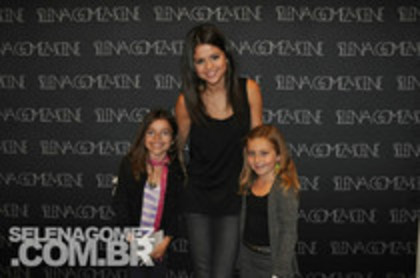52134724_CTAKJMF2 - Selena Gomez 3
