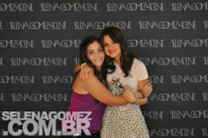 52134742_LIETEGX2 - Selena Gomez 3