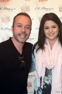 52134743_BWZMXVN2 - Selena Gomez 3