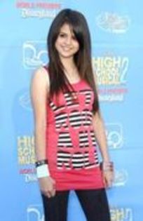 52148929_MRBPFCY2 - Selena Gomez 3