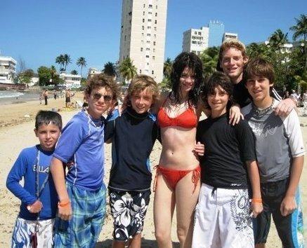 52288541_HVZAAKN2 - Selena Gomez 3
