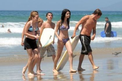 52289248_GRWWRCE2 - Selena Gomez 3