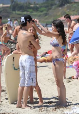 52290126_MEITROU2 - Selena Gomez 3