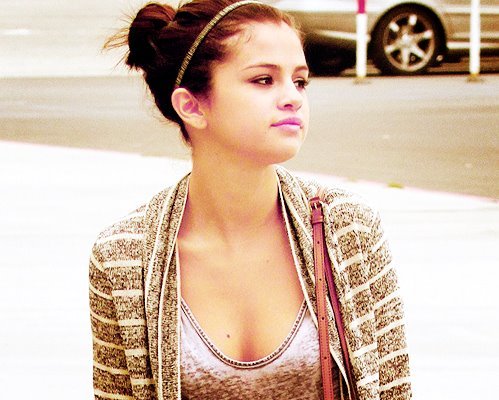 385981_277442925644717_119049044817440_682899_203346062_n - Selena Gomez 4