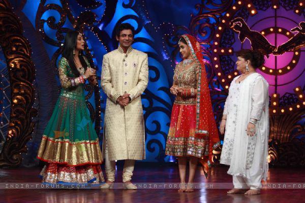 385054_288393871206388_137601739618936_831703_1283388607_n - jennifer winget
