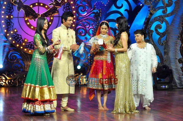 390654_287879257924516_137601739618936_830325_2138833745_n - jennifer winget