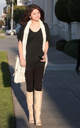 Selena_Gomez_1261430682_3