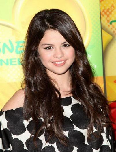 Selena_Gomez_1261431106_3 - Selena Gomez-Alex Russo