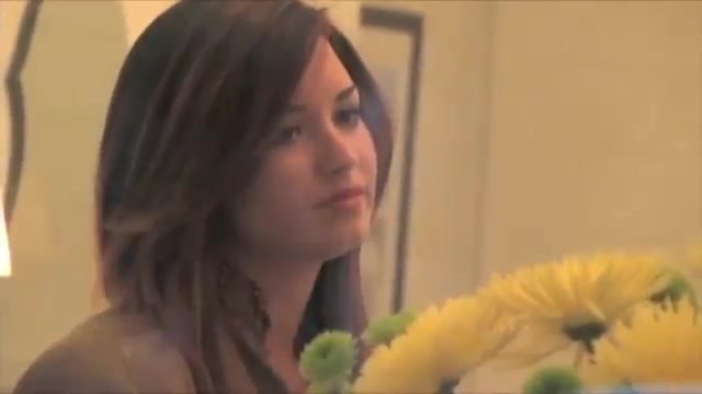 Demi Lovato ( paparazzi ) 210