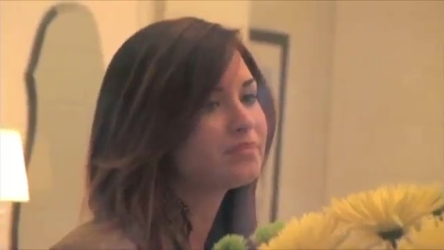 Demi Lovato ( paparazzi ) 213
