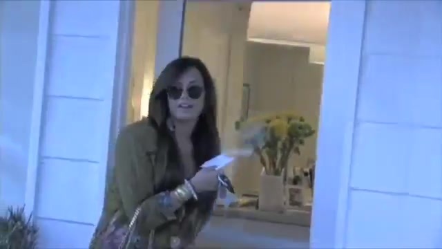 Demi Lovato ( paparazzi ) 375
