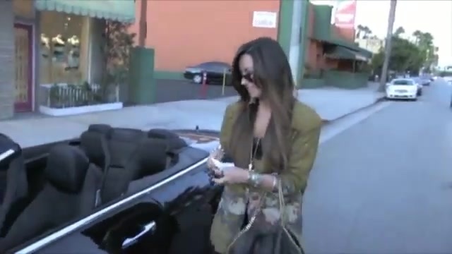 Demi Lovato ( paparazzi ) 400