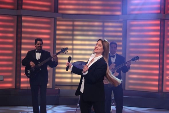 184213_10150095032497371_16310792370_6735973_874044_n - Daniela Romo