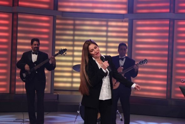 190073_10150095032542371_16310792370_6735974_5105881_n - Daniela Romo