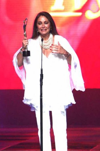 34836_463775822370_16310792370_6092796_538408_n - Daniela Romo