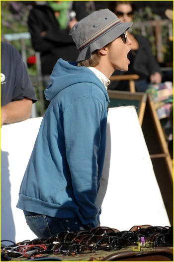 15892580_QYFUKIVPB - StarStruck