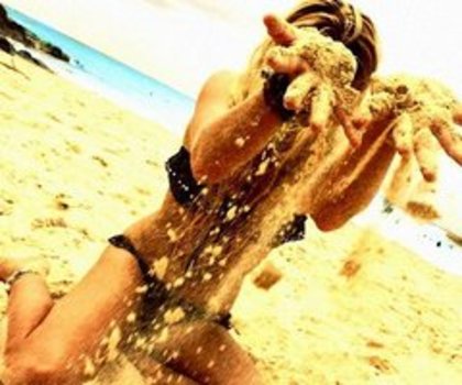 381056_275012095878168_110998988946147_819389_2092143764_n_thumb - Poze Artistice 3