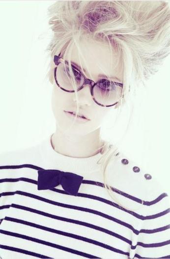 382854_318627084827932_283959681628006_1172786_1888942785_n - Poze Artistice 3