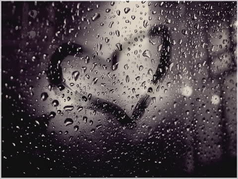 poze-imagini-de-toamna_inimi-pe-geam-udat-de-ploaie - Poze inimioare