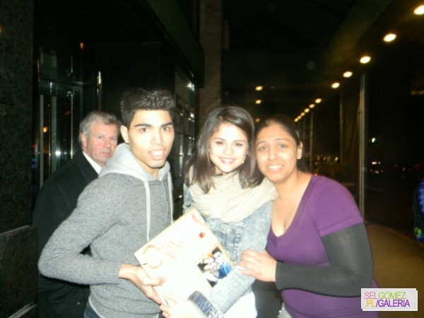 004~58 - With fans in New York 31 December 2011