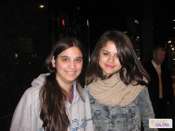 011~37 - With fans in New York 31 December 2011