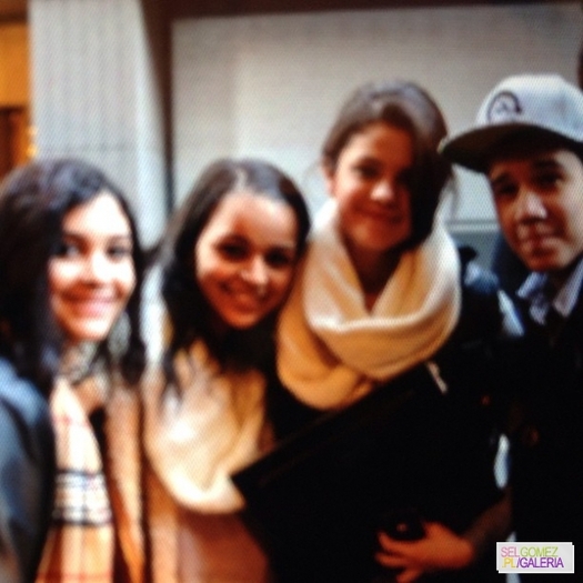 normal_005~52 - With fans in New York 31 December 2011