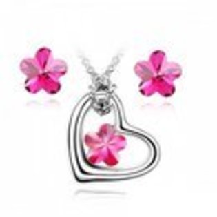 set-bijuterii-cu-cristale-swarovski~t_1754924 - bisiuteri cu cercei si lantiseoare